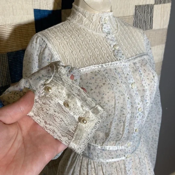 1970s Gunne Sax Light Blue and White Lace Prairie Dress - Picture 5 of 6